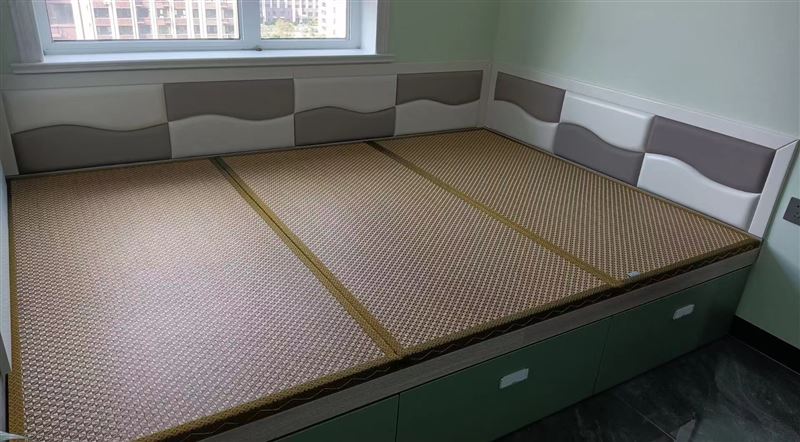 維修門窗，換荷葉把手密封條，換玻璃，換門窗，打密封膠，定做紗窗，軟包防盜門，軟包炕圍子，定做榻榻米