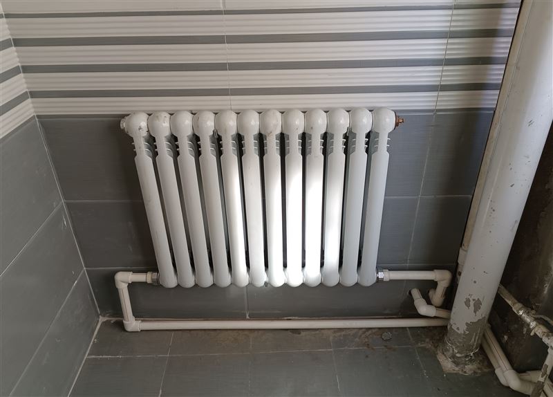 水暖工。電鎬砸墻。木工。瓦工