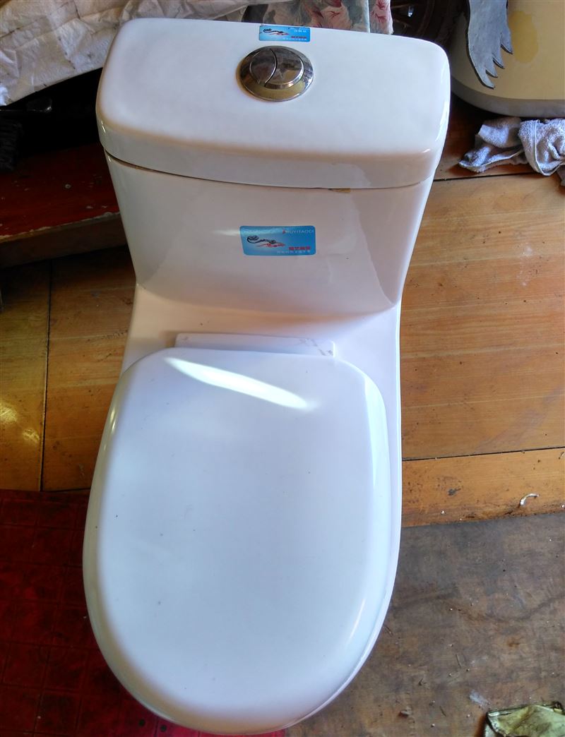 透下水水暖工，電鎬砸墻，改一樓下水