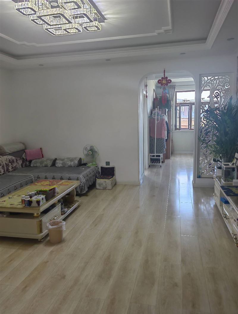 出售歐洲新城二期32號樓高層面積106帶負(fù)一層車庫售價60萬不議價，有意者聯(lián)系15946412929