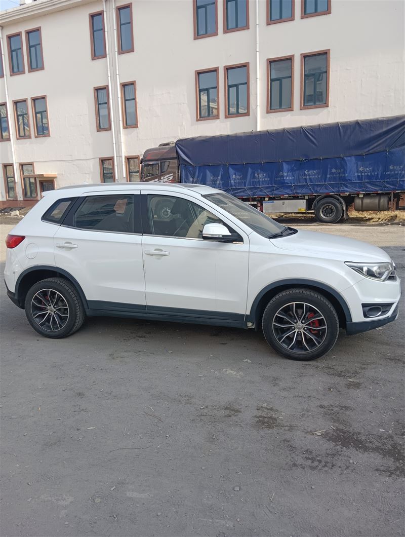 17年一汽森雅R7手動(dòng)高配